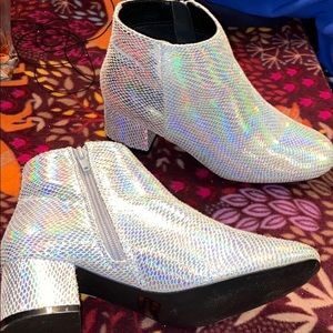 Holographic Booties